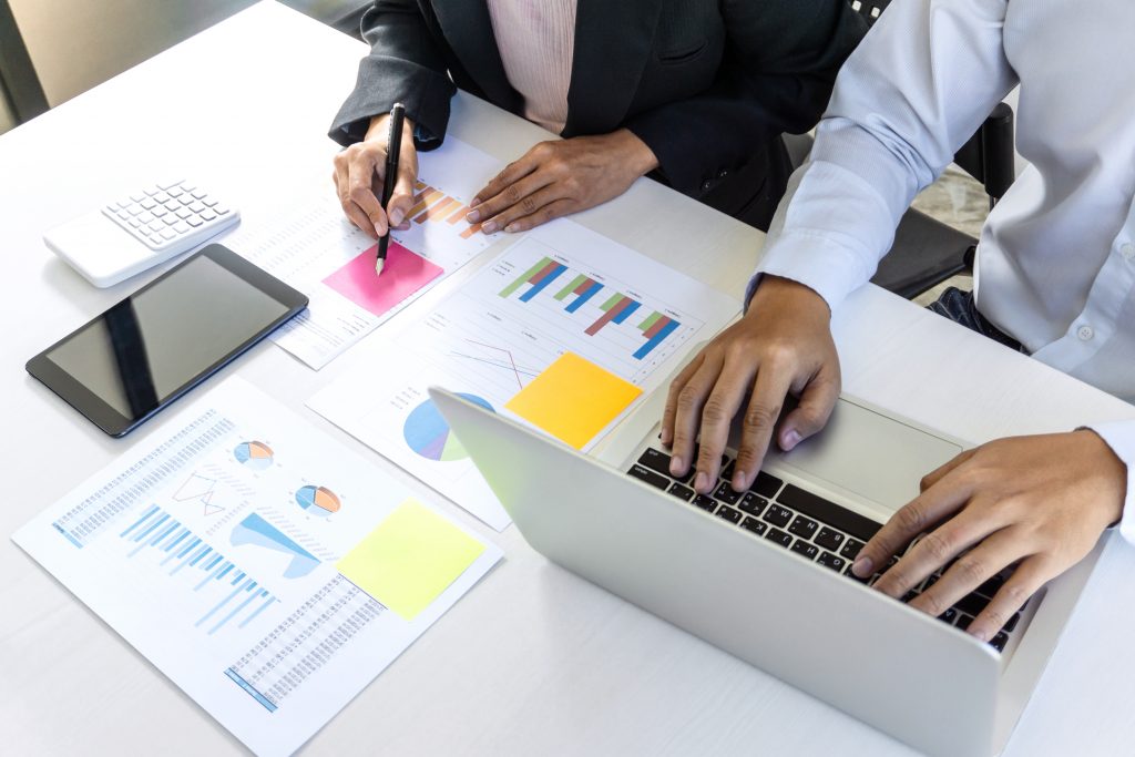 vecteezy_business-project-meeting-at-an-office_1237311-1024x683-1